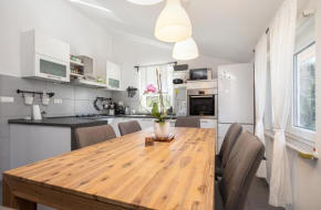 Guest house Gaj B4 in Hreljin with gym and barbecue, Hreljin